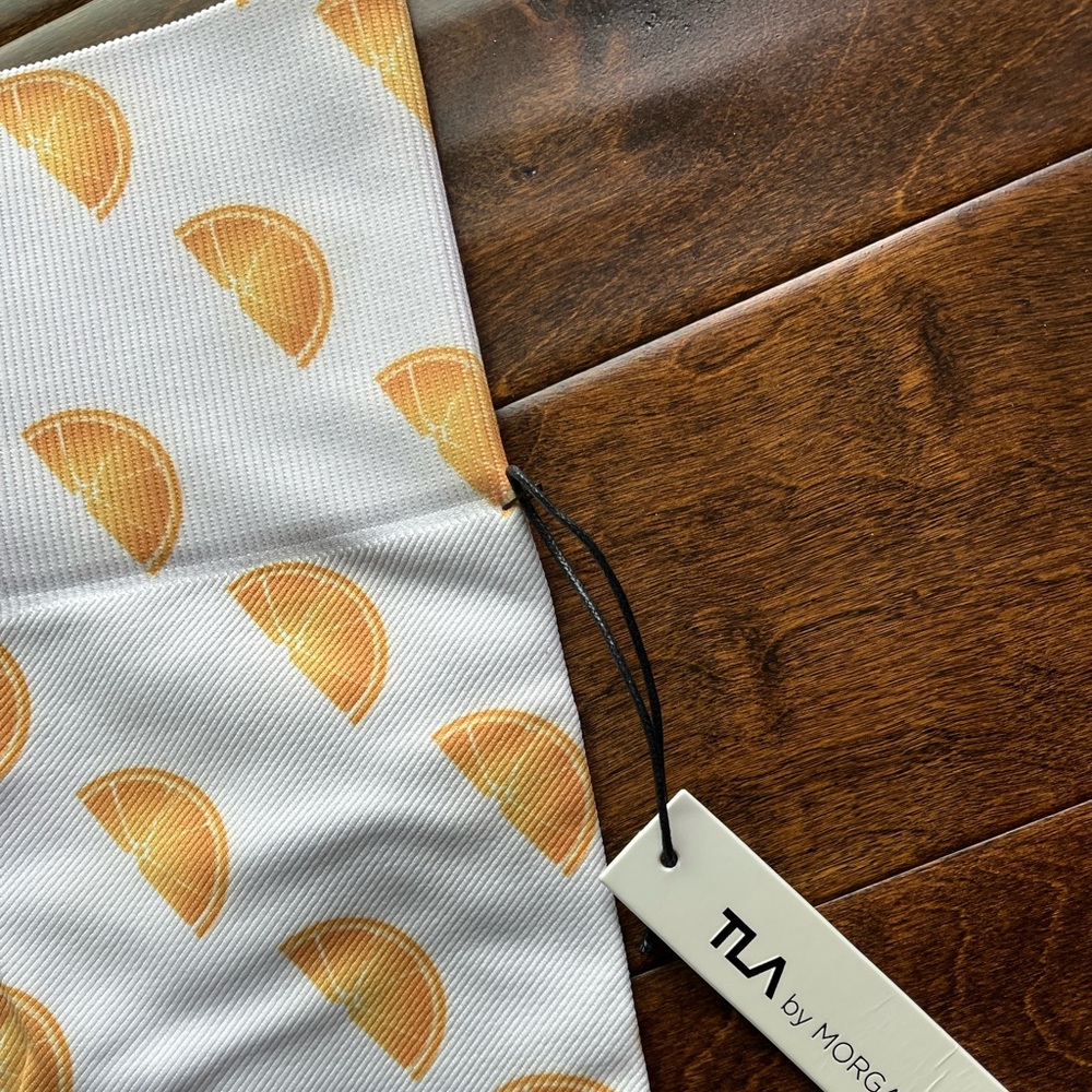 NWT MORGAN STEWART LEGGINGS WHITE WITH ORANGE SLICE PRINT SIZE MEDIUM - Picture 8 of 10